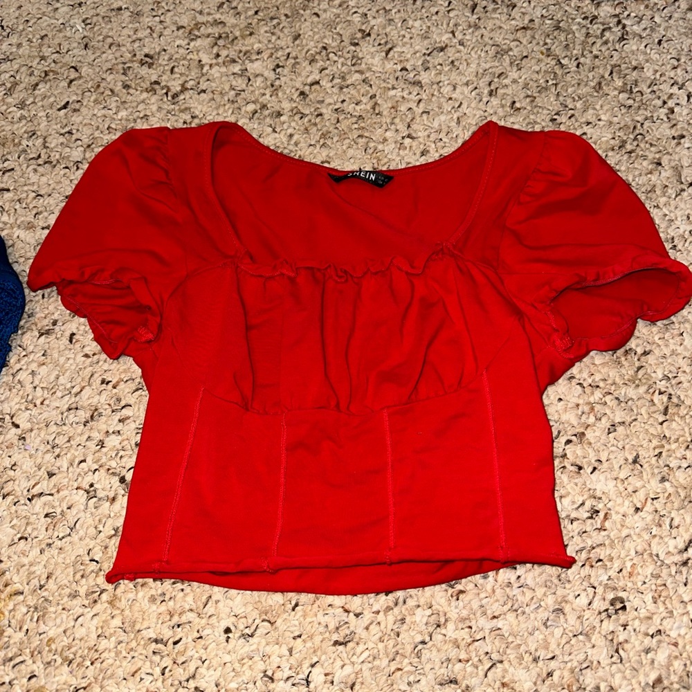 women’s red top